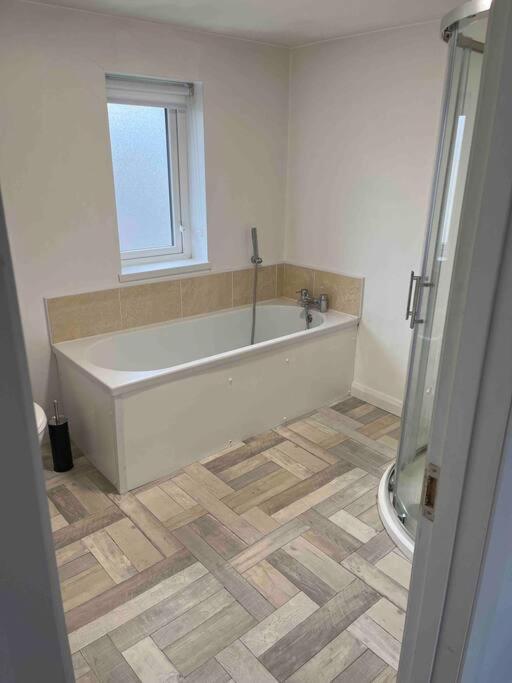 Conveniently Located, Close To City And Quiet Area Londonderry Εξωτερικό φωτογραφία